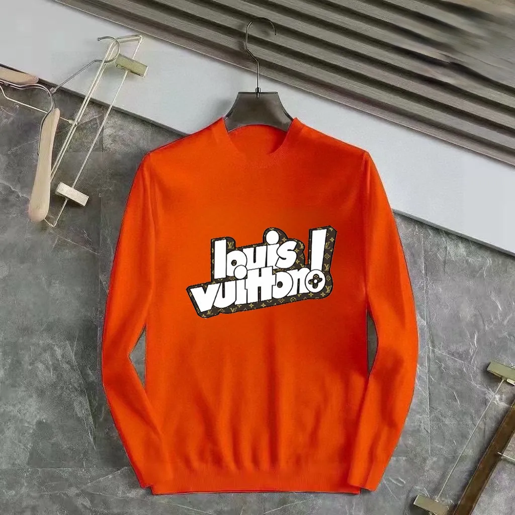 🅿️240 【LV Louis Vuitton】Autumn and winter classic round neck pullover sweater, in full condition! ! ! Wool blended fabric, the latest model in 2025, golden ratio! ! Slim-fitting soft gold, versatile and practical item, the combination and practicality are extremely powerful, simple and elegant, and classy! To create your own style, it is highly recommended to buy it in two colors. The standard slim fit tailoring process is suitable for both young and old men. It is knitted from wool and will not cause any discomfort! While keeping warm, it is stylish, textured and wearable, and the classic logo with contrasting colors on the chest feels in place! ! Recommended for regular customers! ! Size M-3XL (maximum wear: 190 pounds)